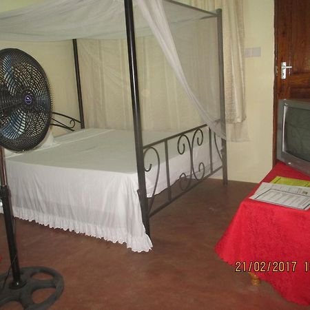 Fanaka Safaris Campsite & Lodges Mto wa Mbu Exterior photo