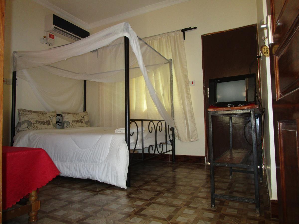 Fanaka Safaris Campsite & Lodges Mto wa Mbu Exterior photo